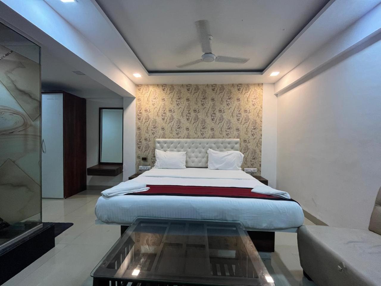 Arsh Executive Inn Dive Ngoại thất bức ảnh