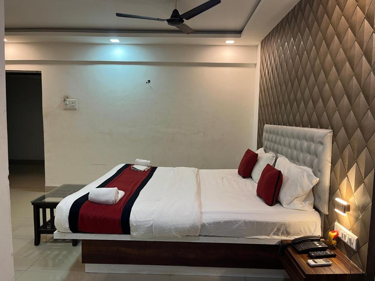 Arsh Executive Inn Dive Ngoại thất bức ảnh
