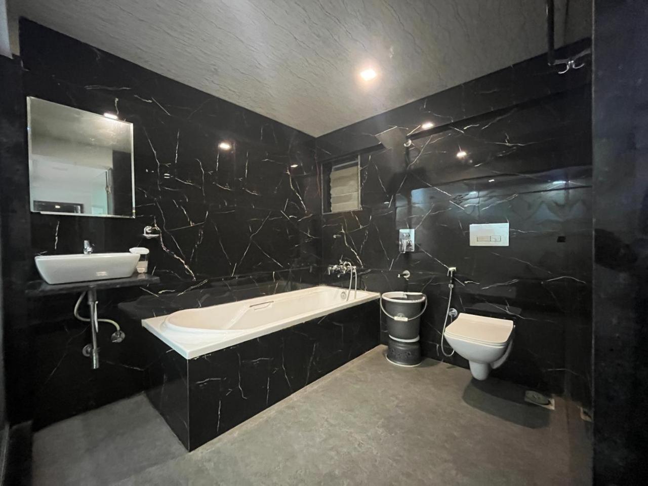 Arsh Executive Inn Dive Ngoại thất bức ảnh