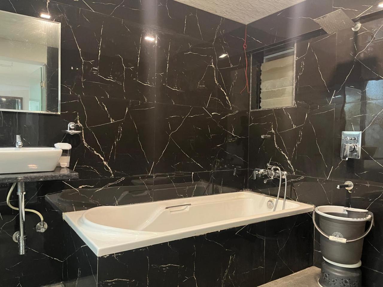Arsh Executive Inn Dive Ngoại thất bức ảnh